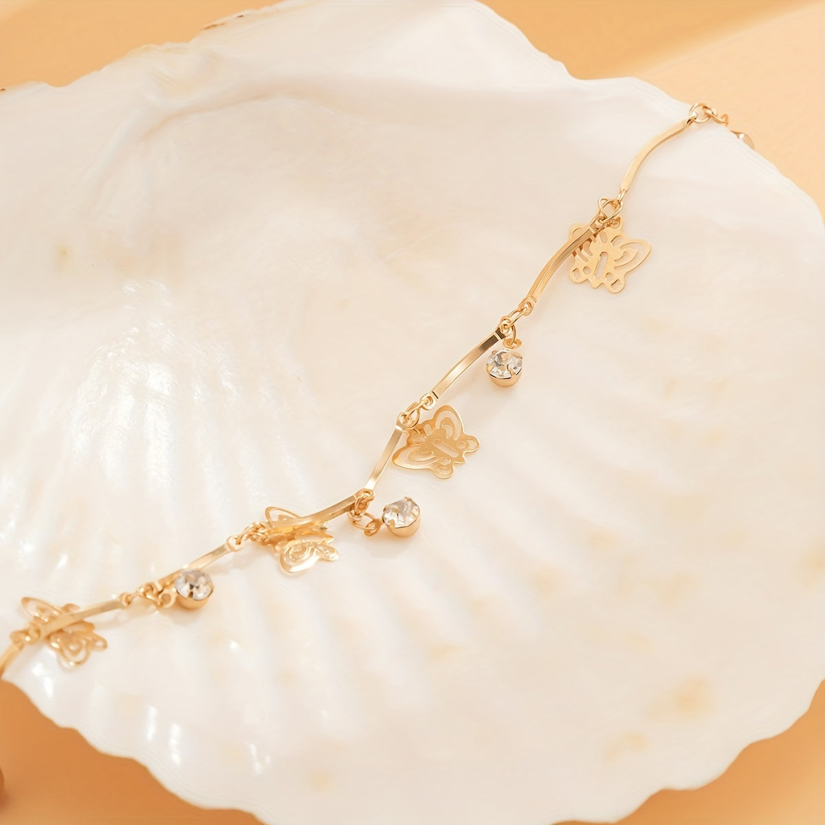 Faux Pearl Butterfly Tassel Chain Ear Cuff - No-Piercing Clip-On Earring Accessory with Ethnic Style Details - Perfect for Women Seeking Unique, Statement-Making Jewelry